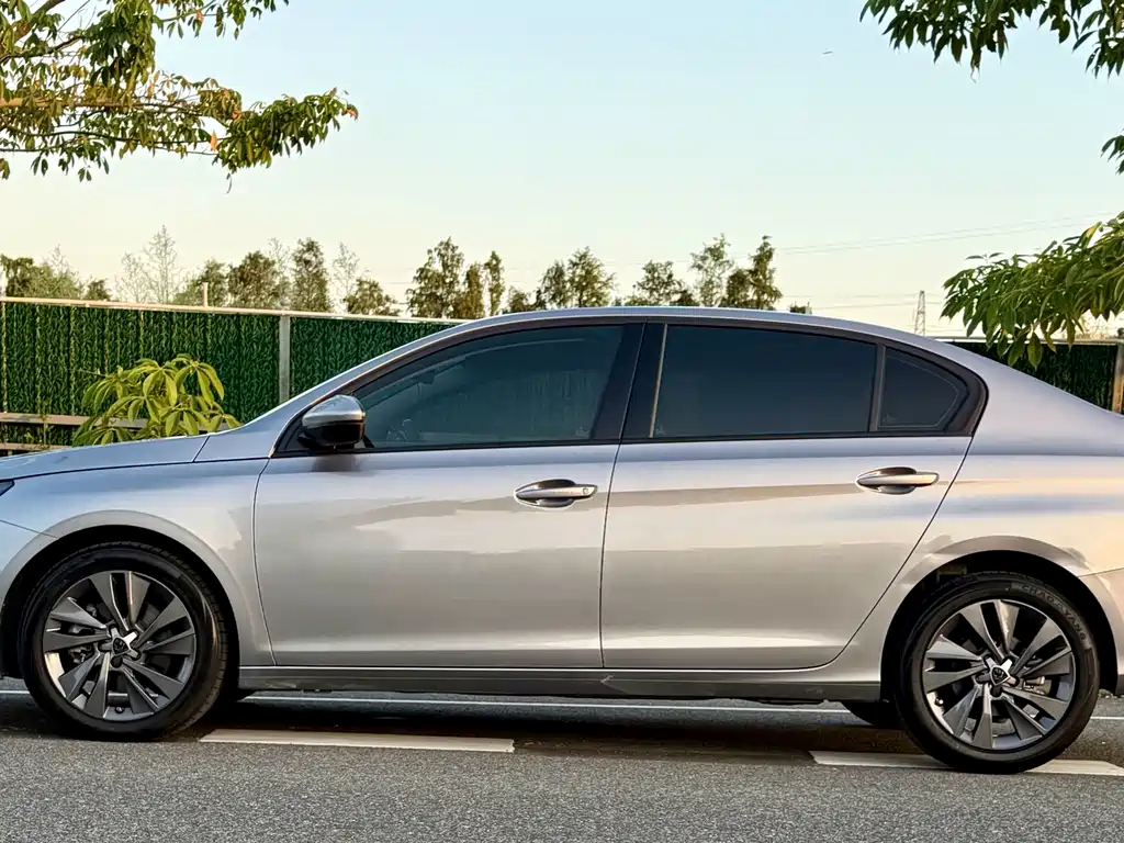 Peugeot 408 — миниатюра 4