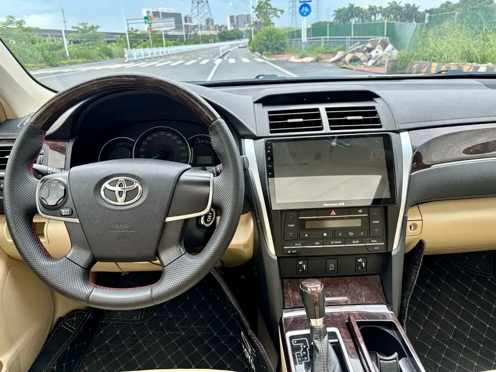 Toyota Camry — миниатюра 12