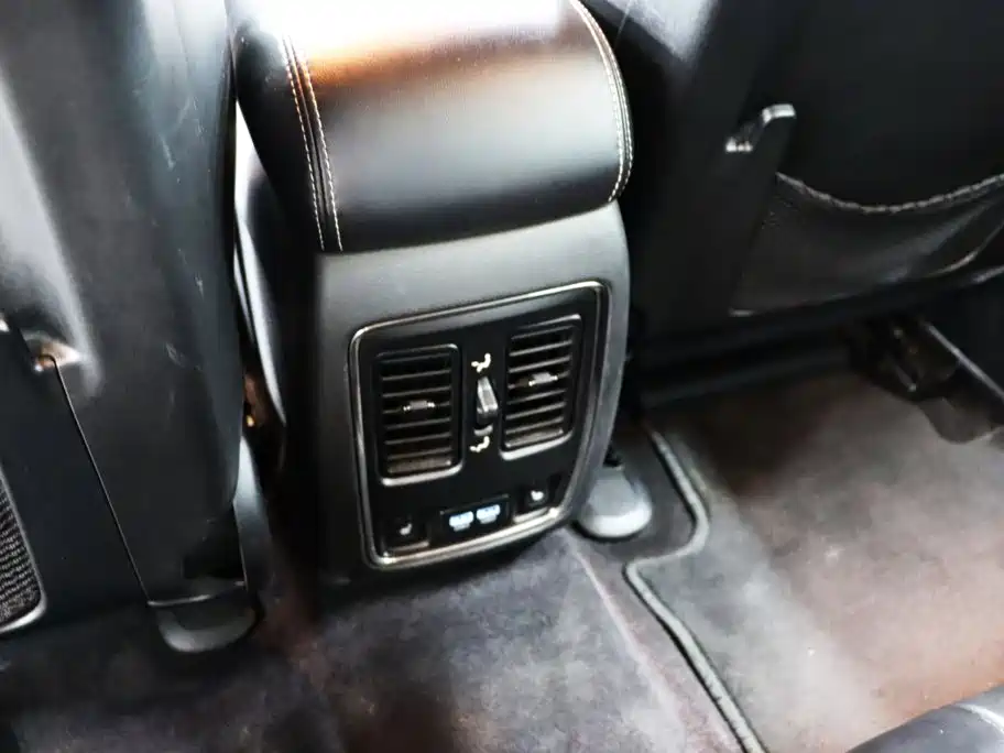 Jeep Grand Cherokee (Import) — миниатюра 26