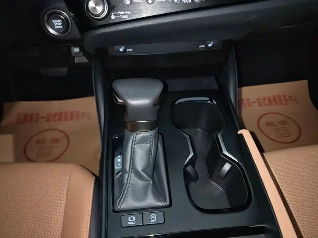 Lexus ES — миниатюра 14