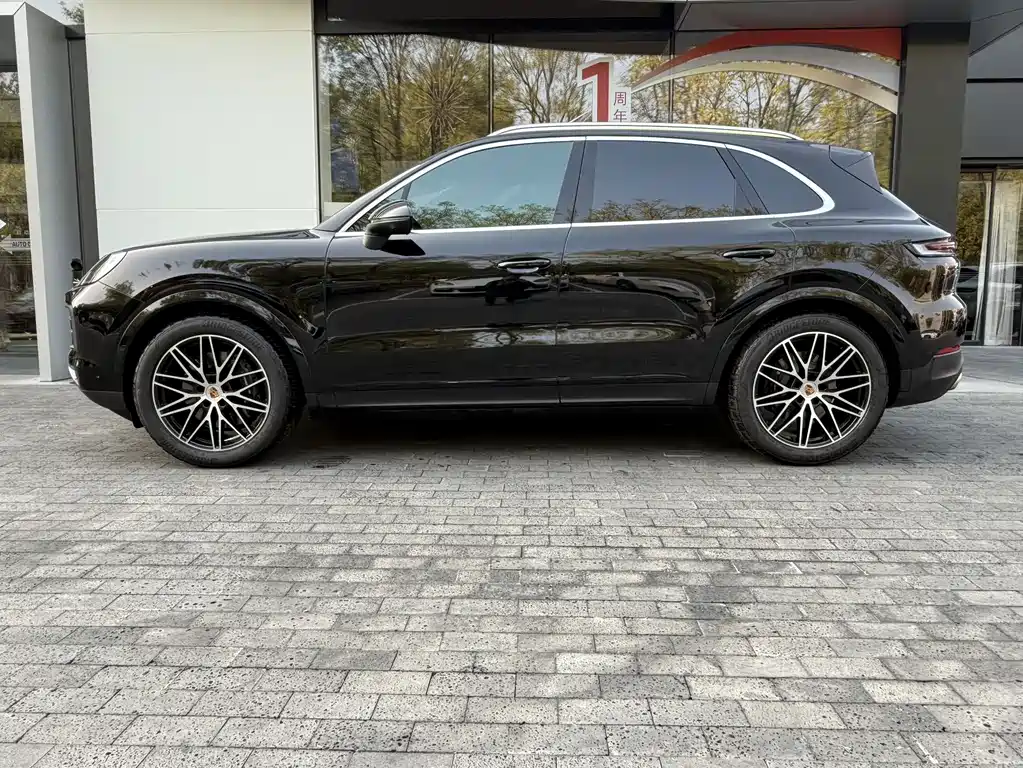 Porsche Cayenne — миниатюра 3