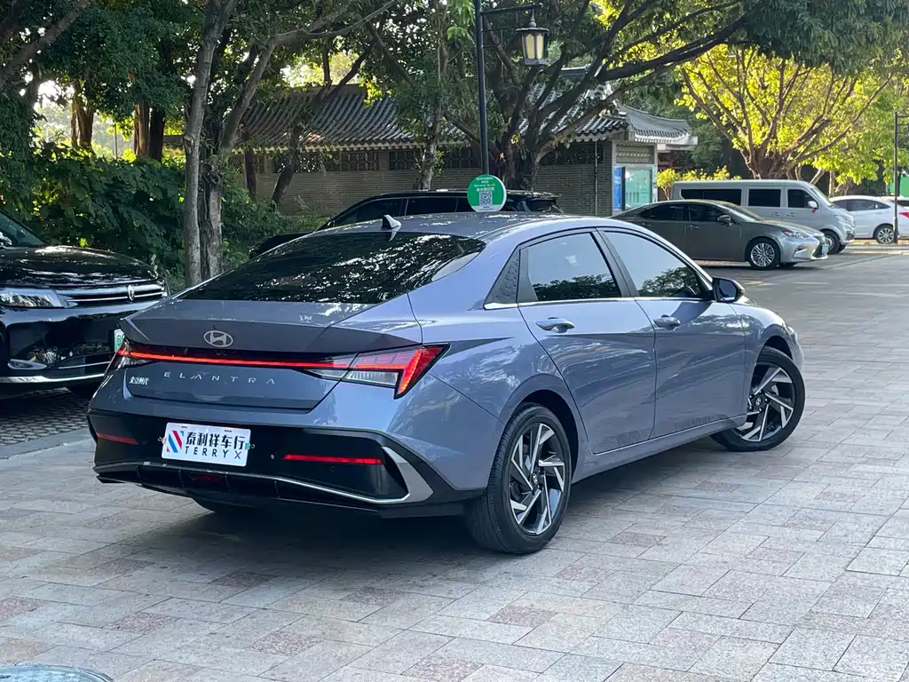 Hyundai Elantra — миниатюра 3