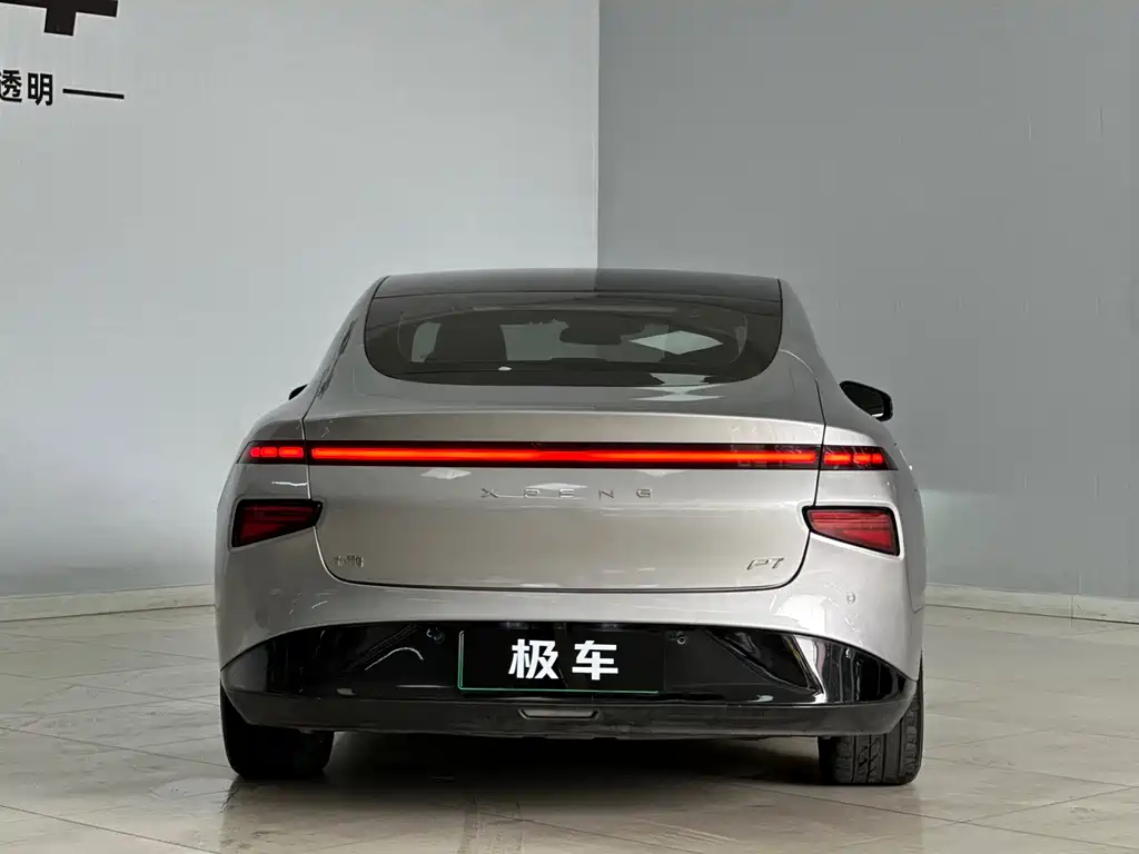 XPeng P7 — миниатюра 10