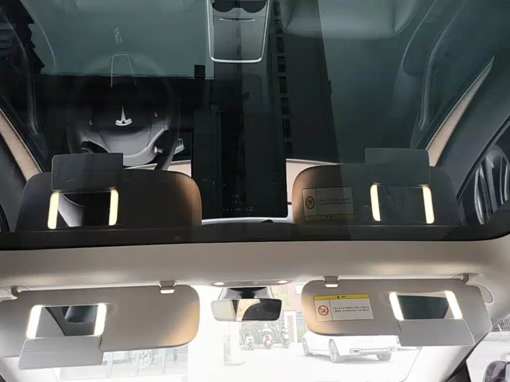 Tesla Model 3 — миниатюра 18
