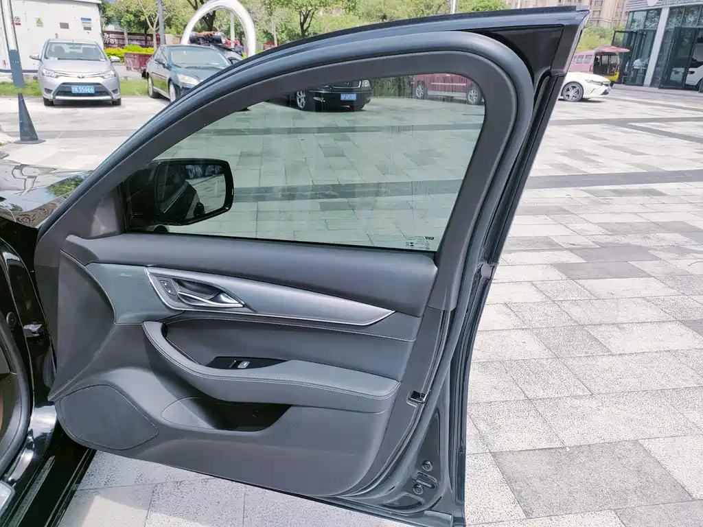 Cadillac CT5 — миниатюра 30
