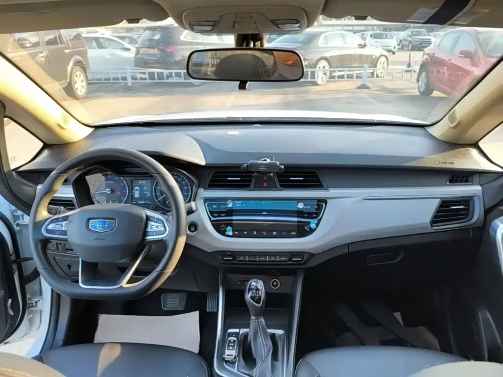 Geely Vision X3 — миниатюра 10