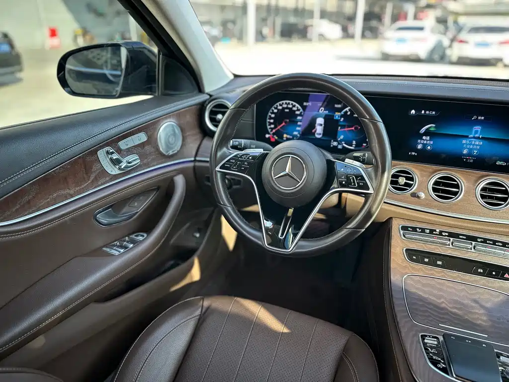 Mercedes-Benz E-Class — миниатюра 15