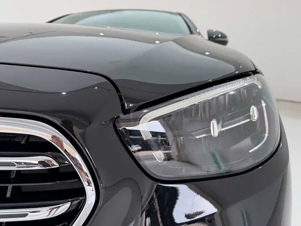 Mercedes-Benz E-Class — миниатюра 9