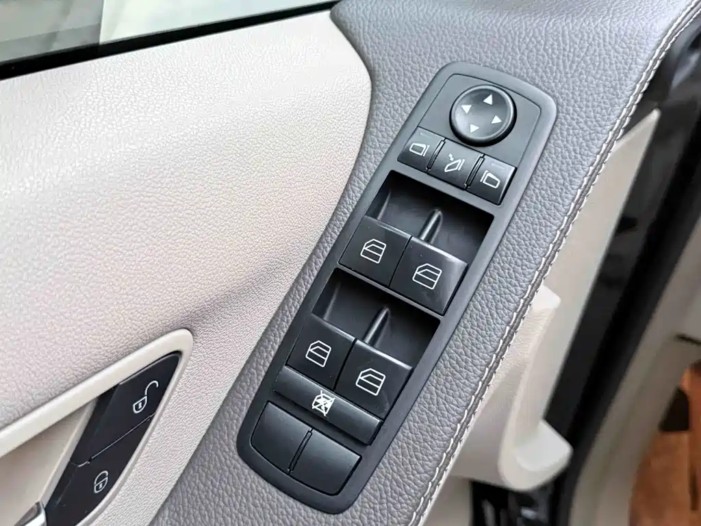 Mercedes-Benz R-Class — миниатюра 7
