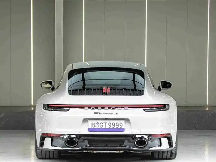 PORSCHE 911