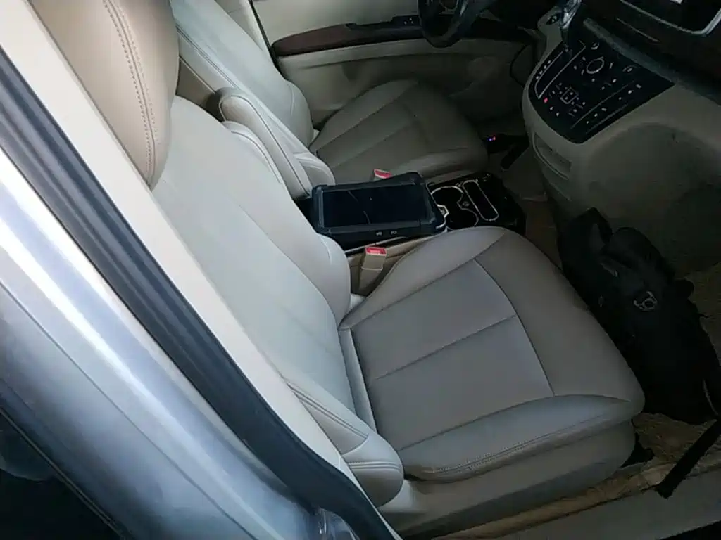 Buick GL8 — миниатюра 25