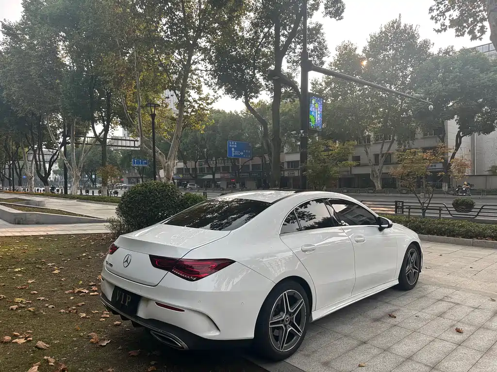 MERCEDES-BENZ CLA