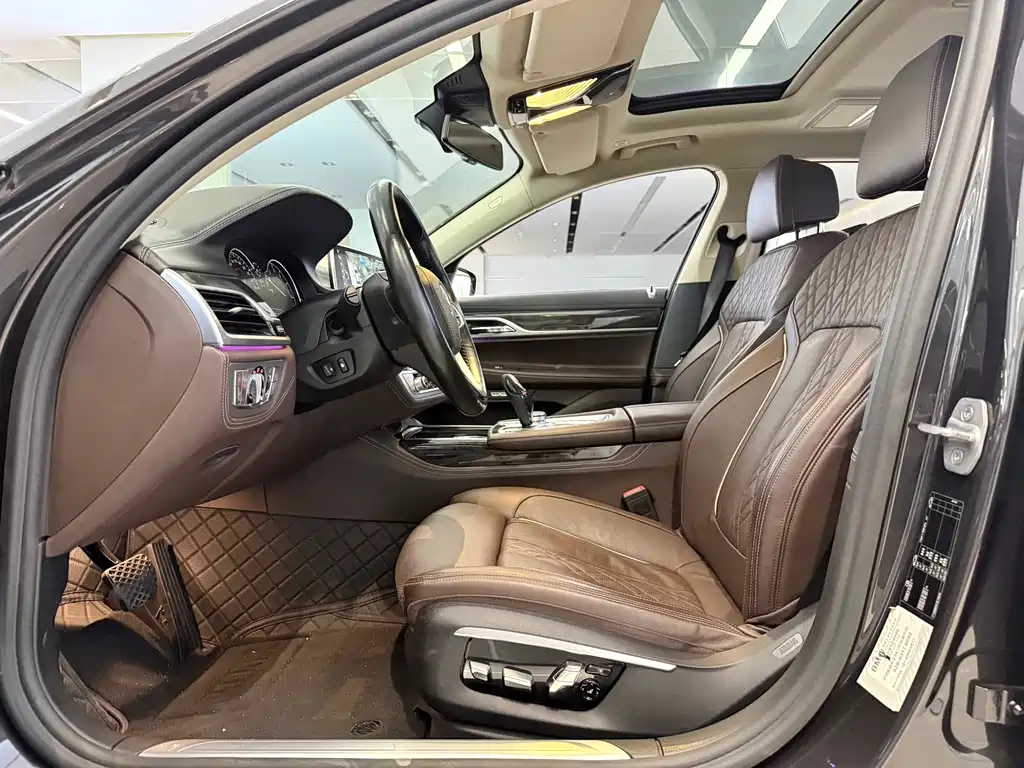 BMW 7 Series — миниатюра 6