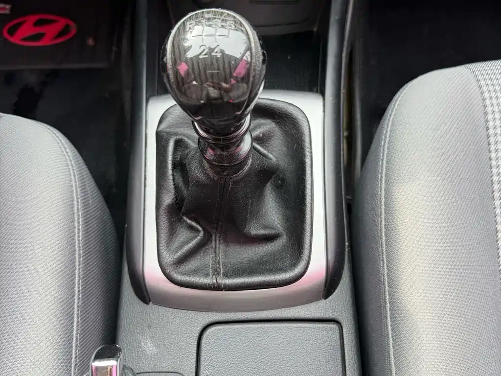 Hyundai Elantra — миниатюра 8