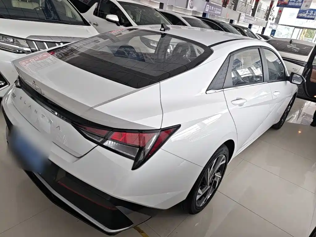 Hyundai Elantra — миниатюра 7