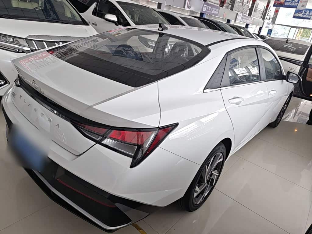 Hyundai Elantra 1.5 л 2026 г. Белый, пробег 100 км
