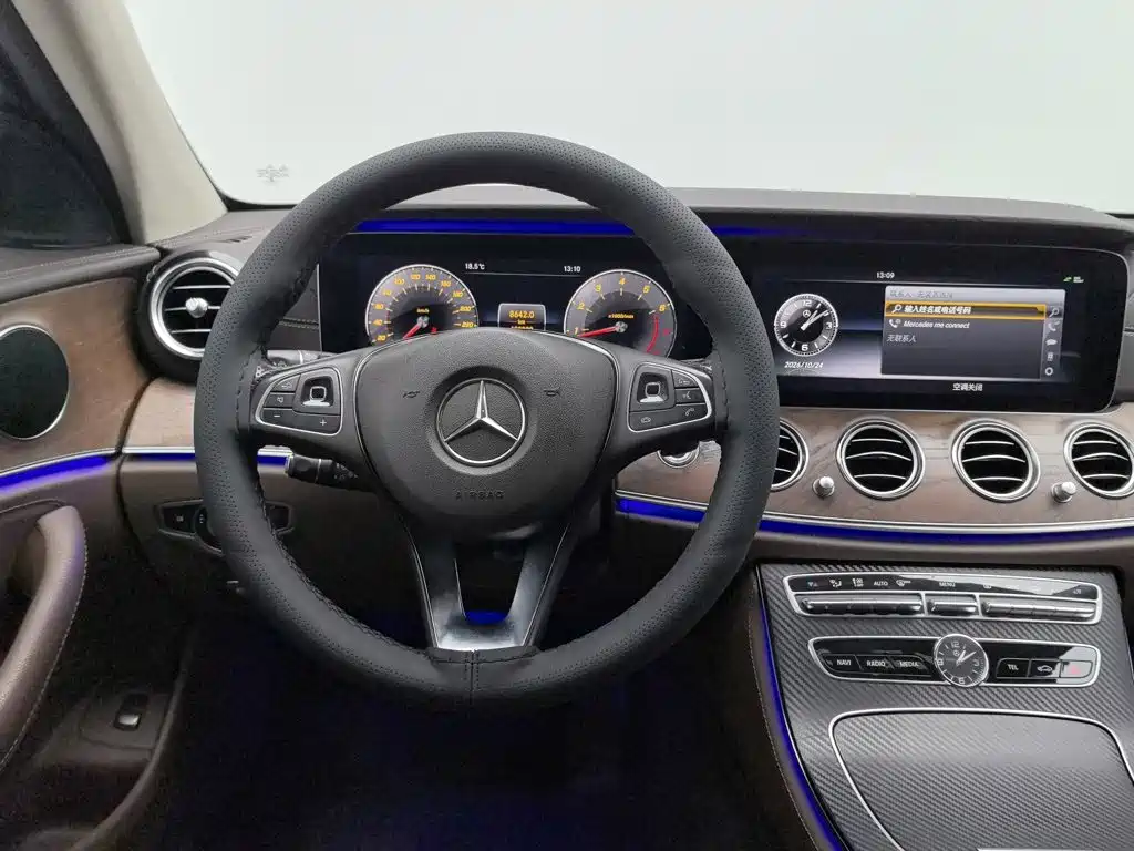 Mercedes-Benz E-Class — миниатюра 11