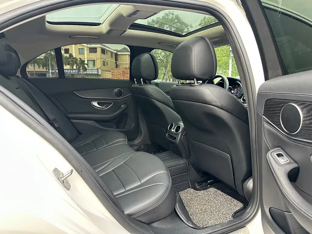 Mercedes-Benz C-Class — миниатюра 6