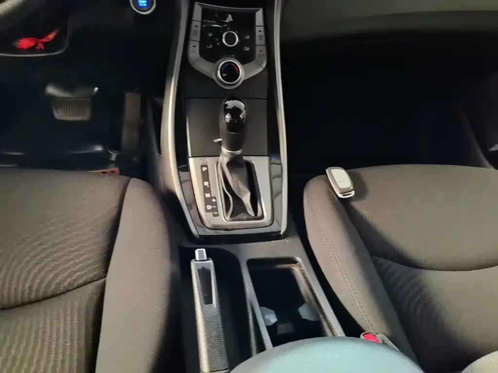 Hyundai Elantra Langdong — миниатюра 14
