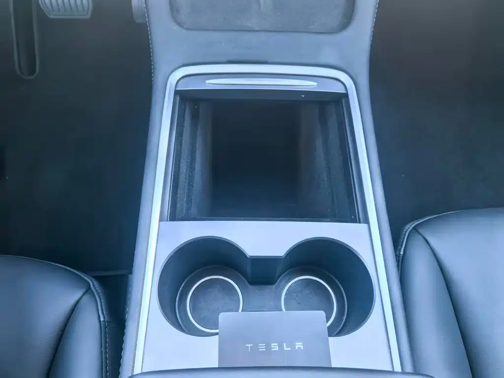 Tesla Model Y — миниатюра 17