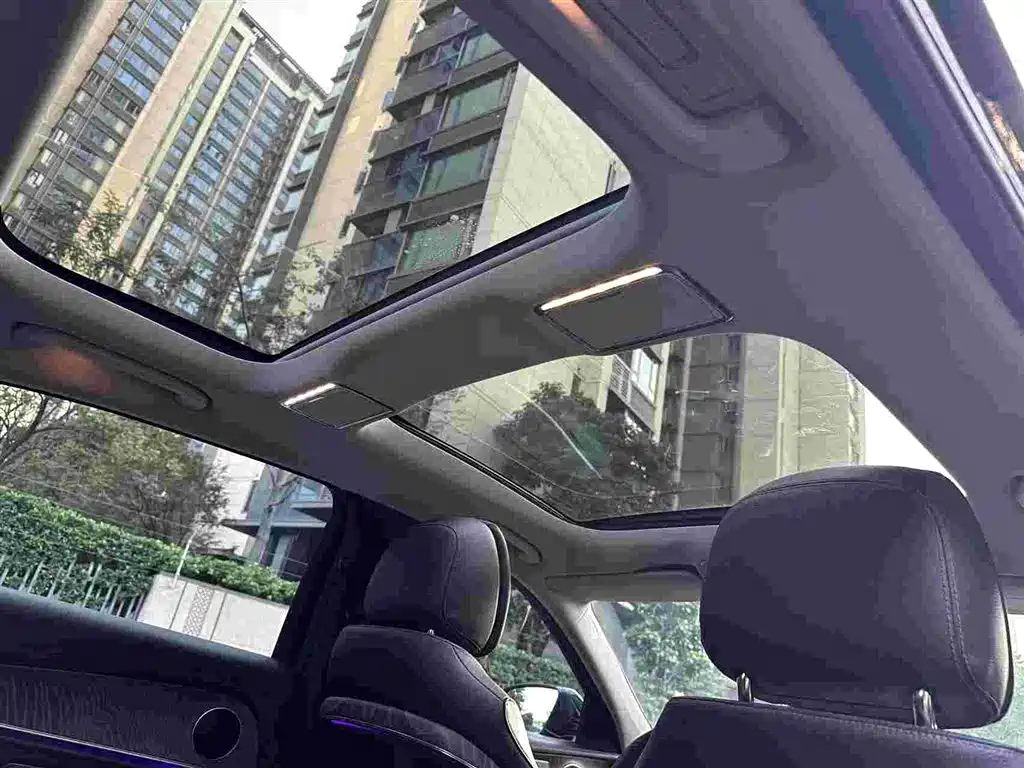 Mercedes-Benz E-Class — миниатюра 9