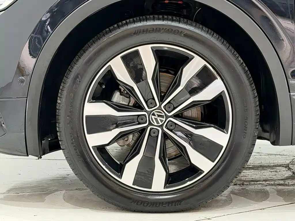 Volkswagen Tiguan L — миниатюра 11