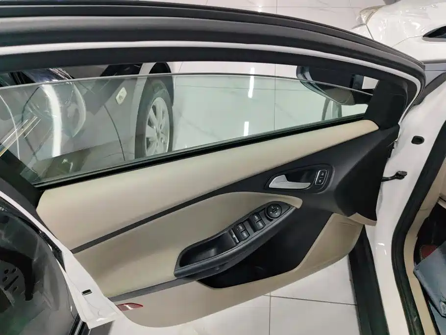 Ford Focus — миниатюра 7