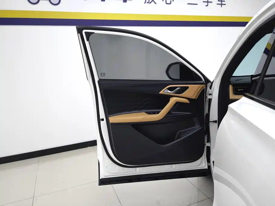 Roewe RX5 — миниатюра 7