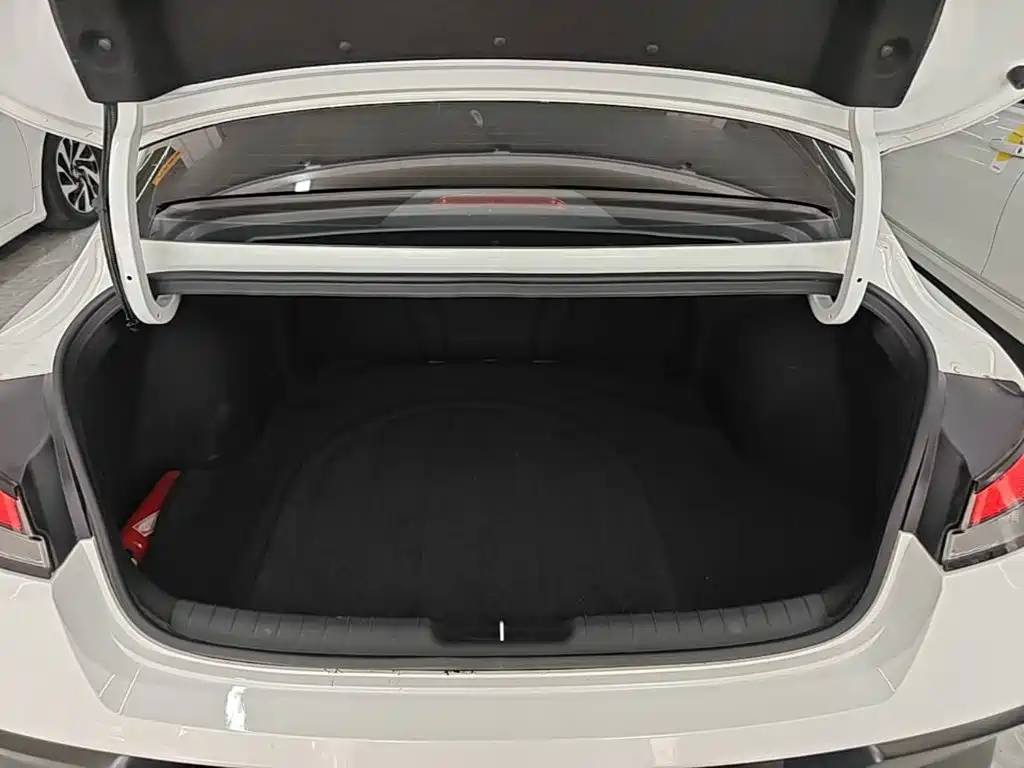 Hyundai Elantra — миниатюра 19