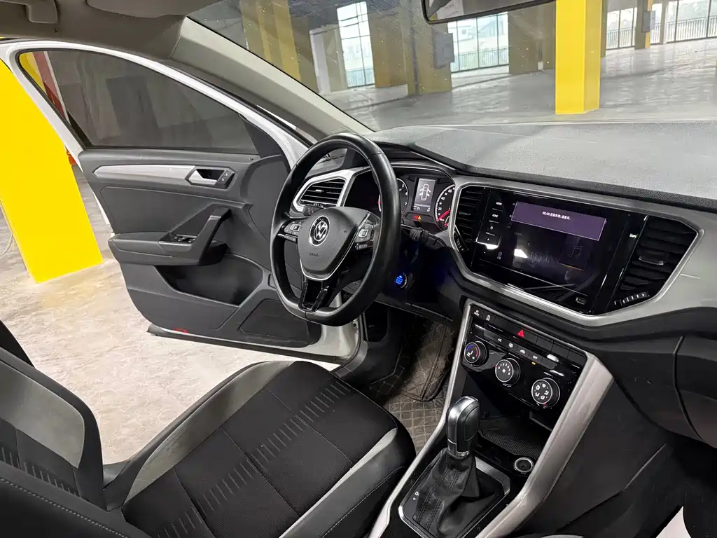 Volkswagen T-Roc — миниатюра 8