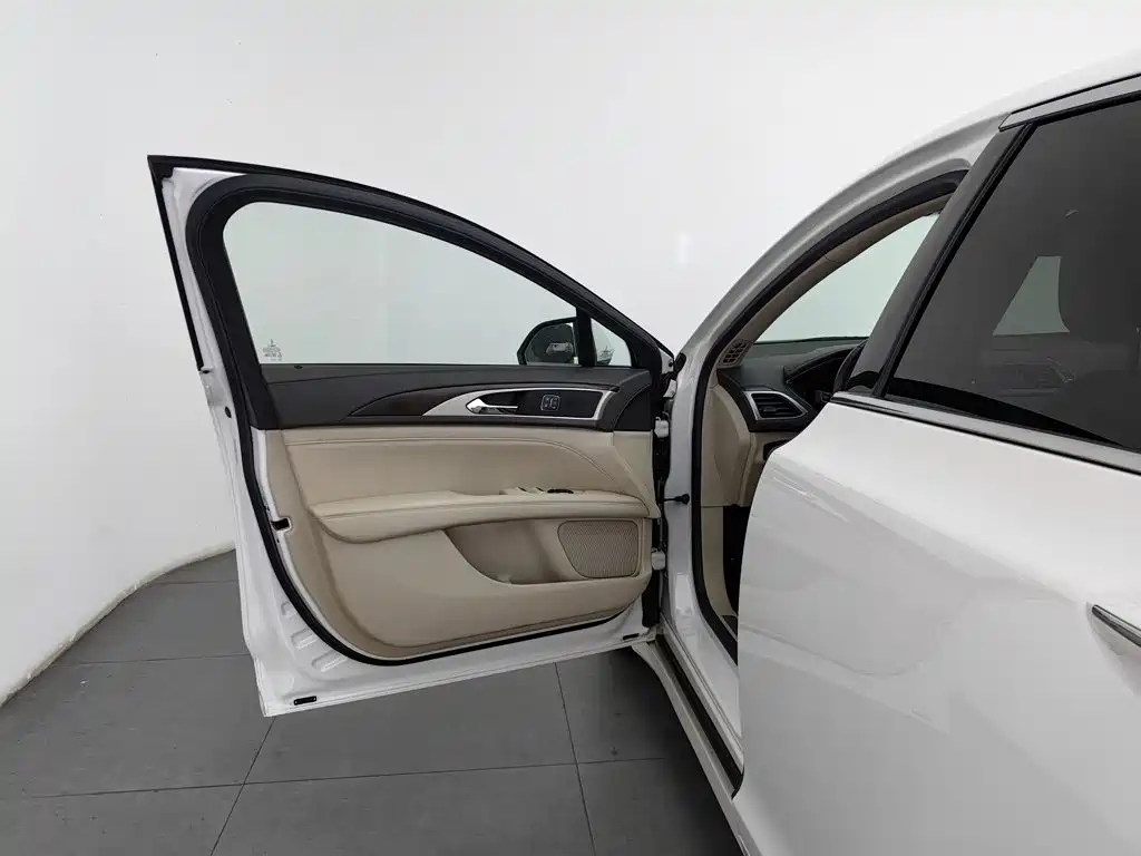Lincoln MKZ — миниатюра 8