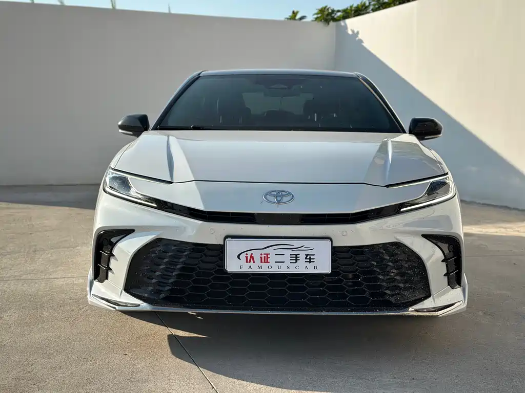 Toyota Camry — миниатюра 2