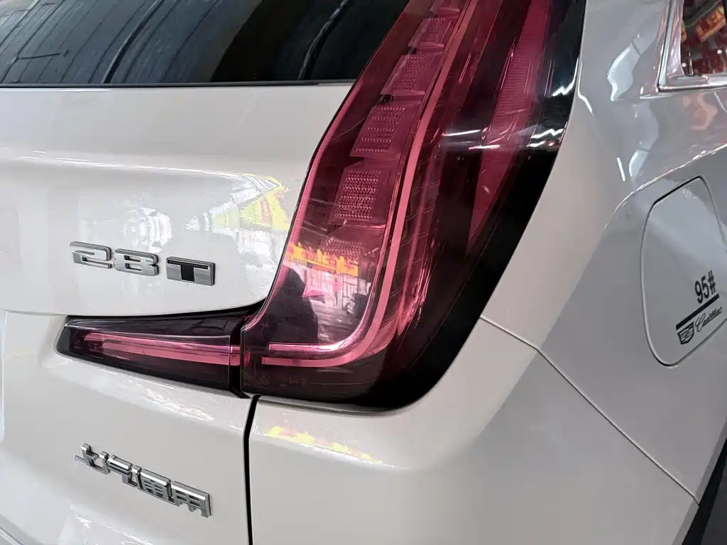 CADILLAC XT4