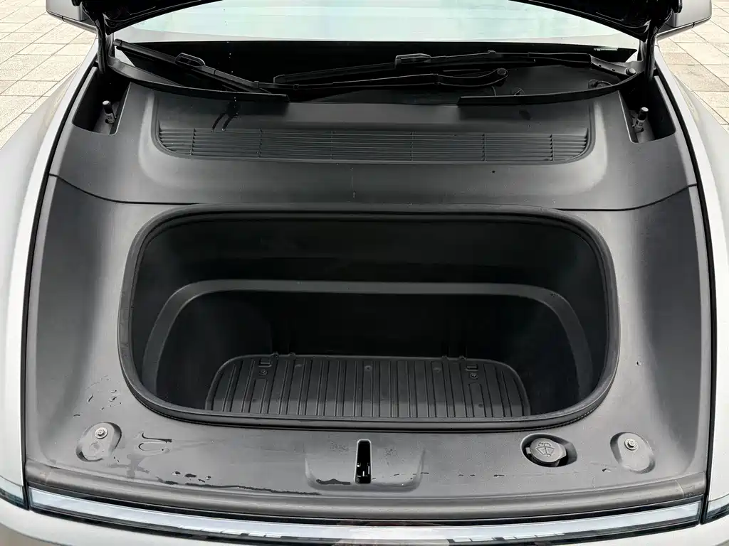 Tesla Model Y — миниатюра 28