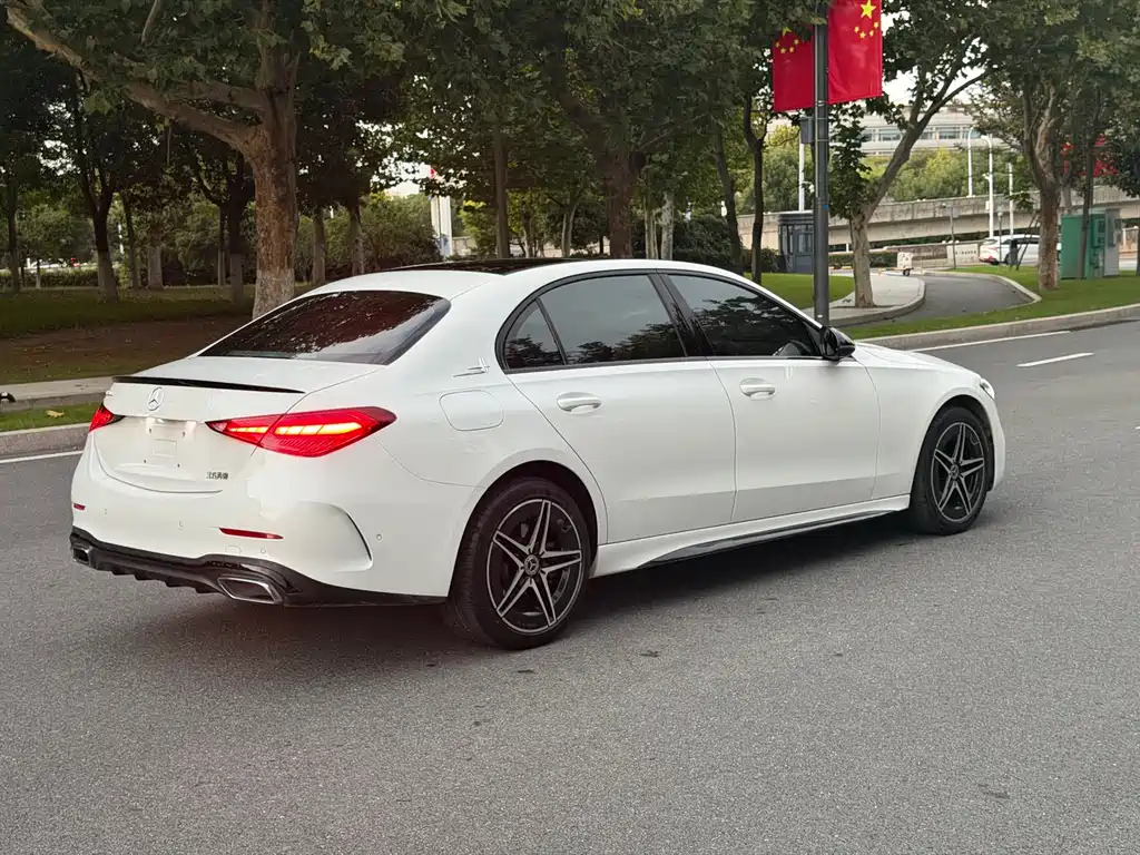 Mercedes-Benz C-Class — миниатюра 14