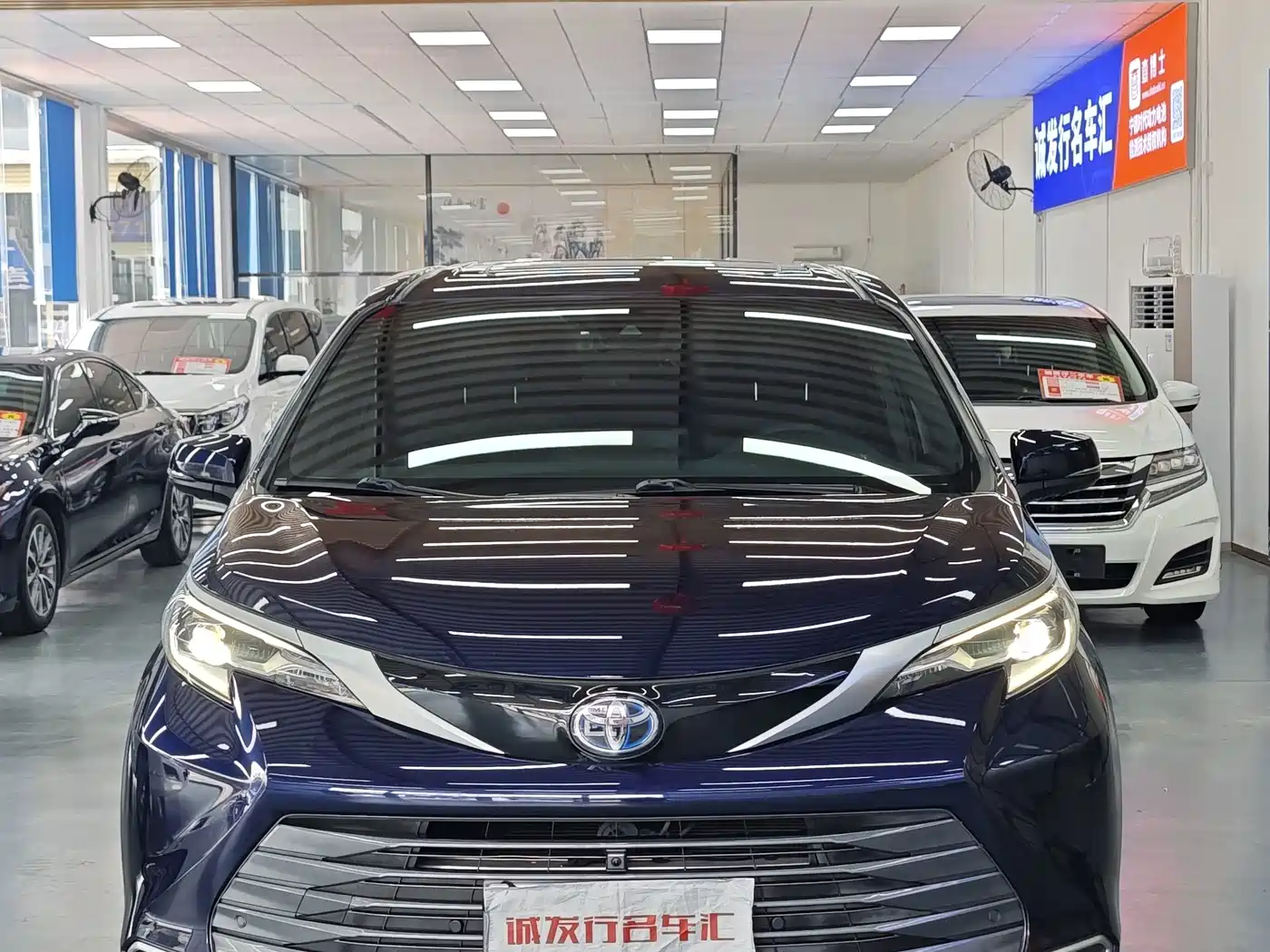 Toyota Sienna 2024 Синий из Китая, фото 5