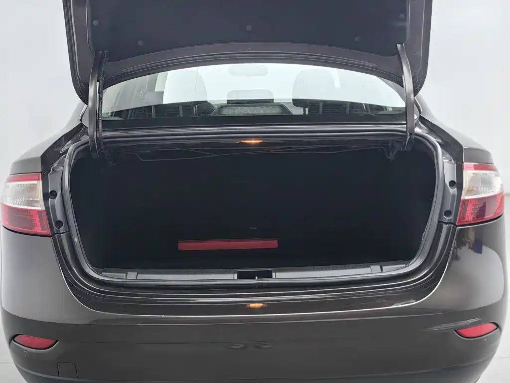 Renault Fluence 2.0L Comfort Edition, фото 16