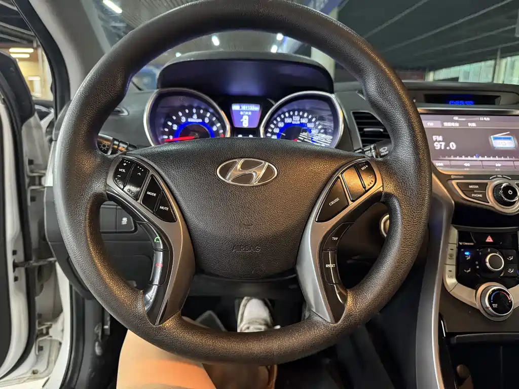 Hyundai Elantra Langdong — миниатюра 10