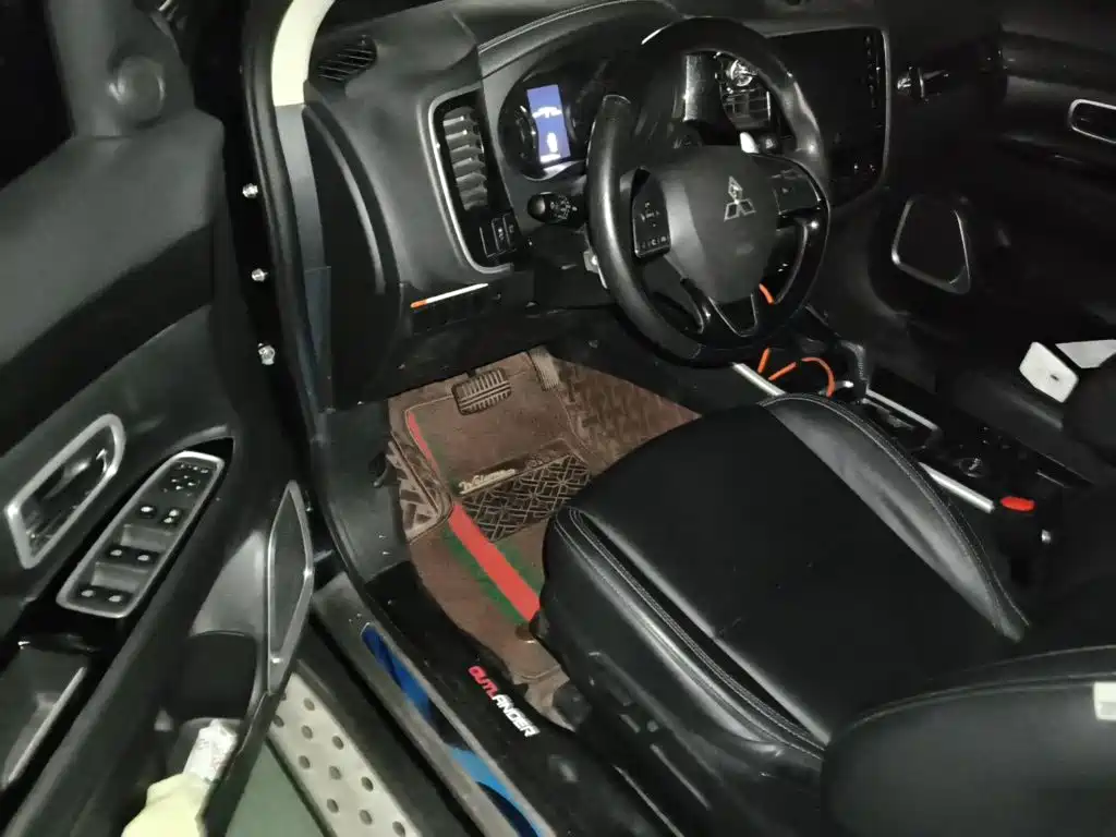 Mitsubishi Outlander — миниатюра 14