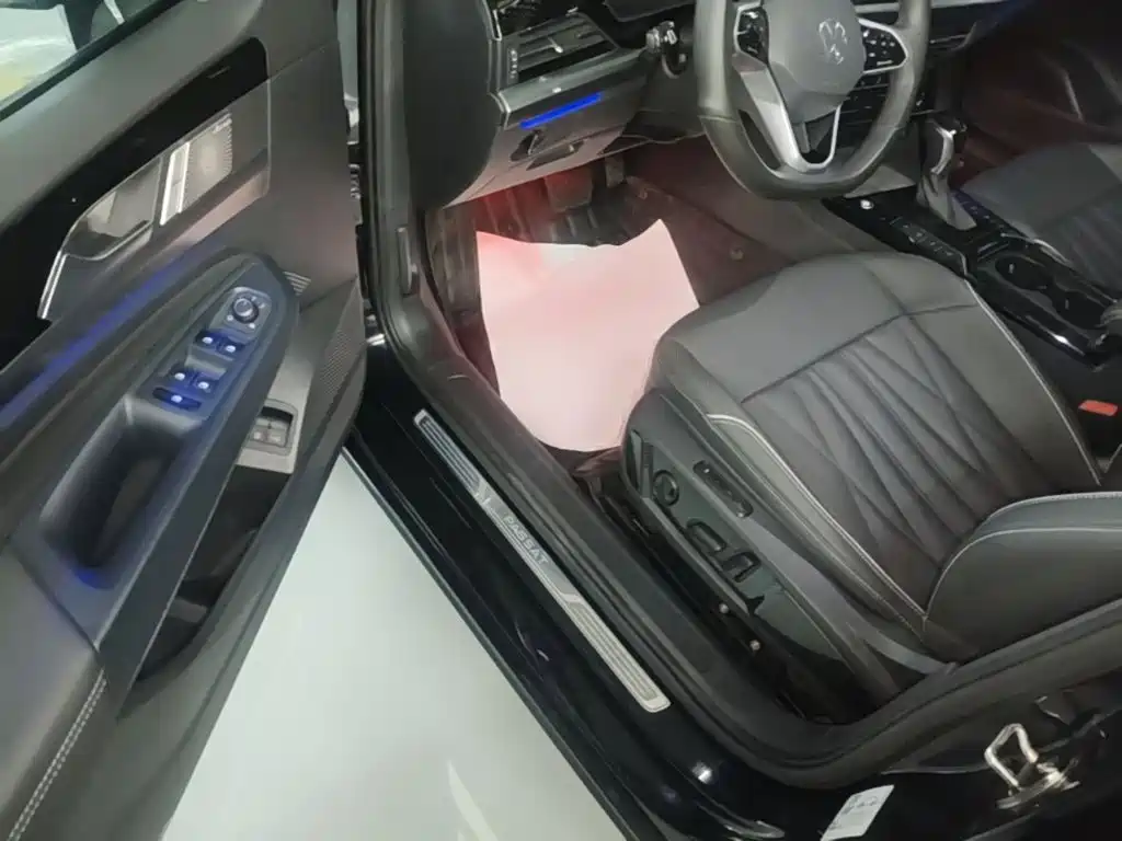 Volkswagen Passat PHEV — миниатюра 16