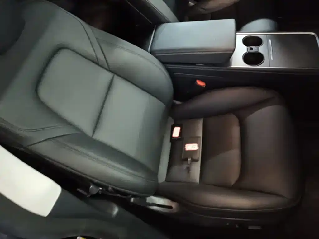Tesla Model Y — миниатюра 25