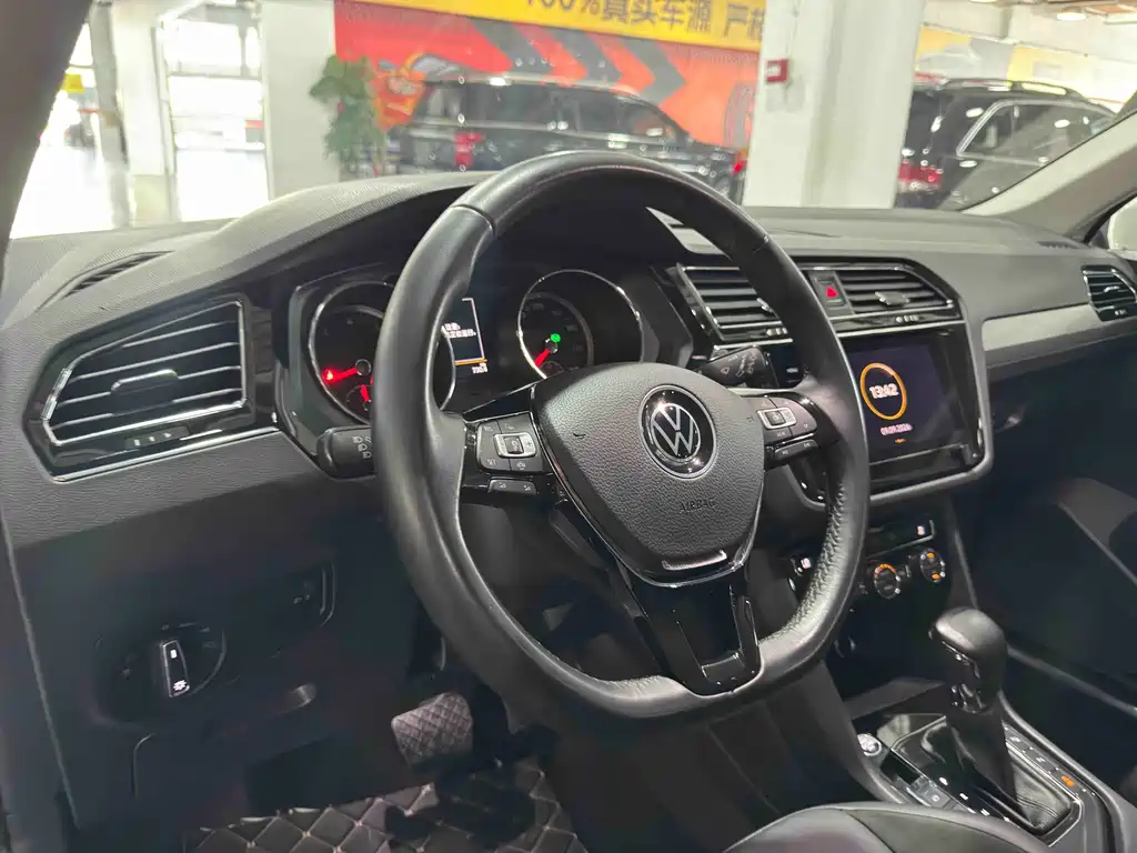 Volkswagen Tiguan L — миниатюра 11