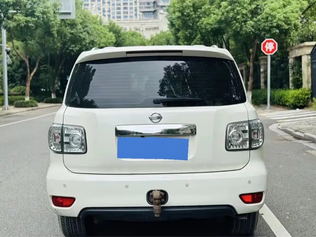 Nissan Patrol — миниатюра 7