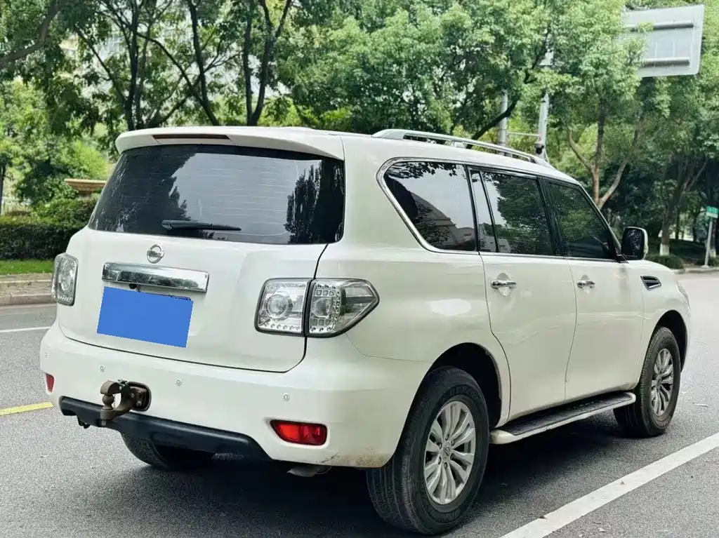 Nissan Patrol — миниатюра 9