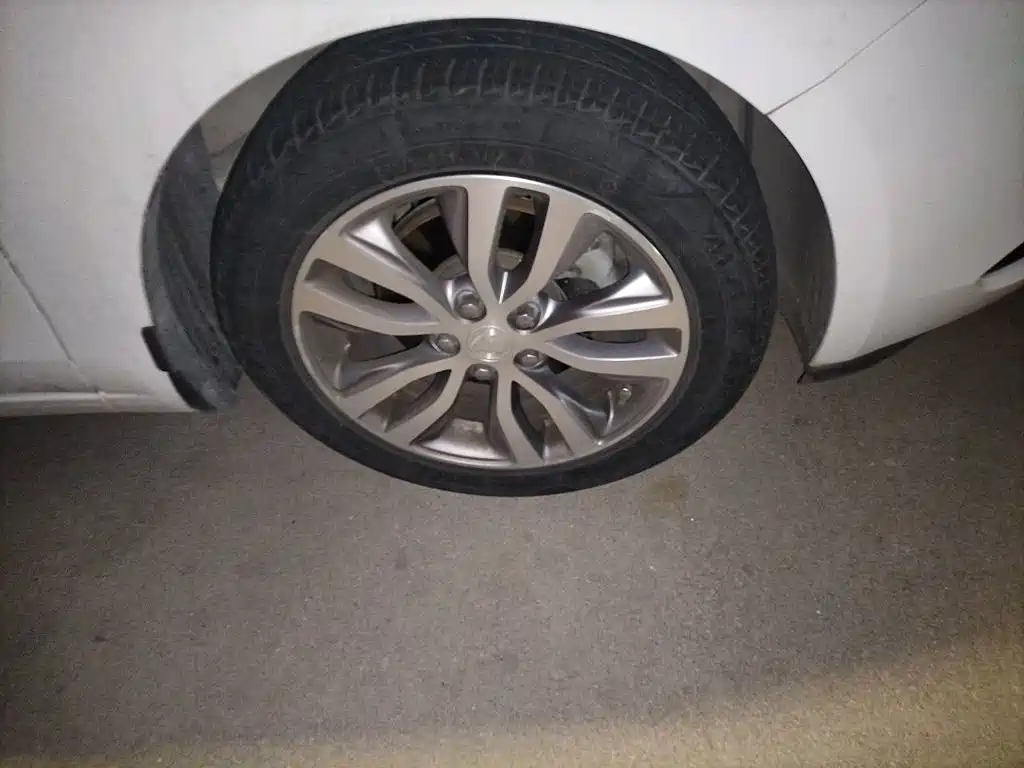 Buick Excelle — миниатюра 8