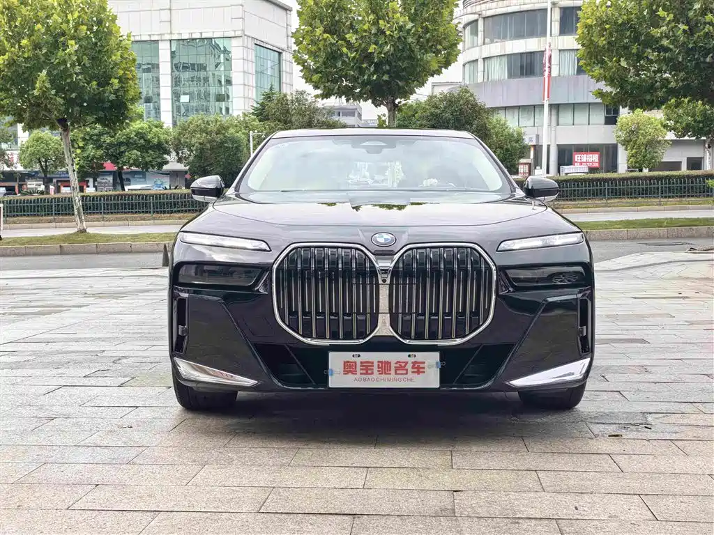 BMW 7 Series — миниатюра 2