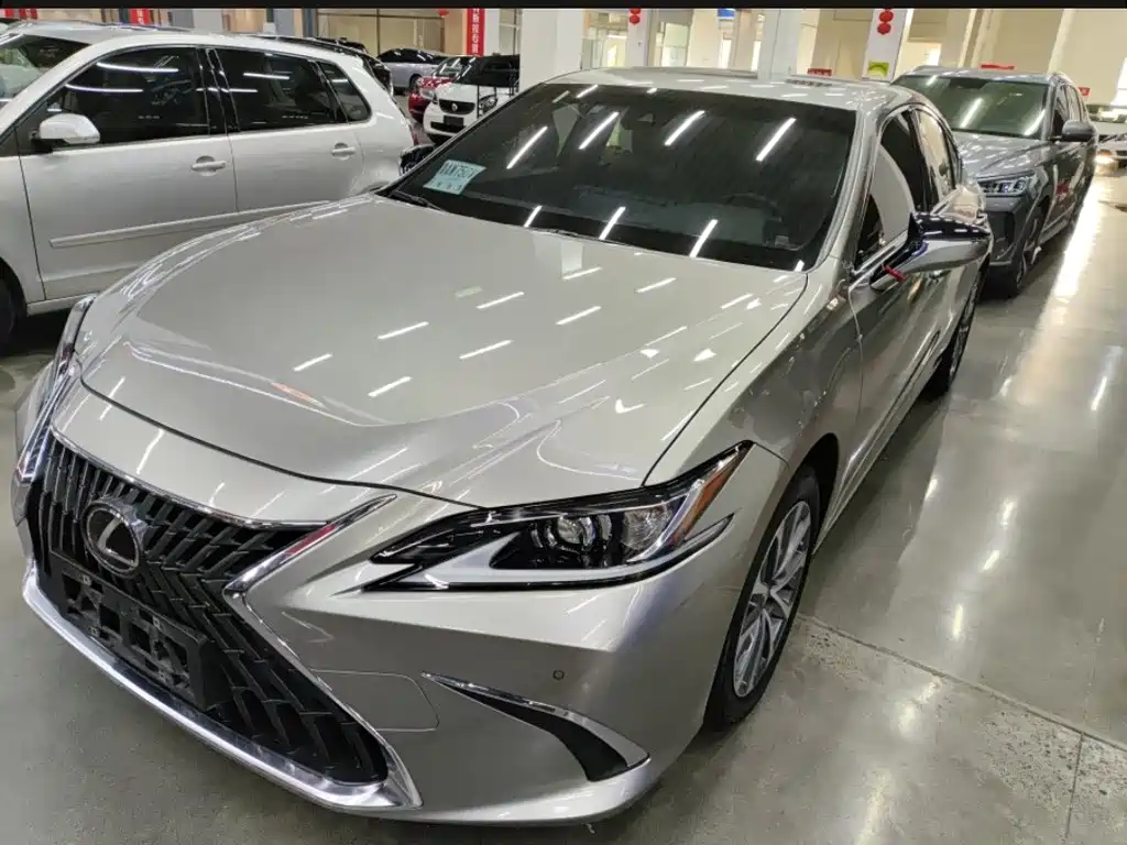 Купить Lexus ES