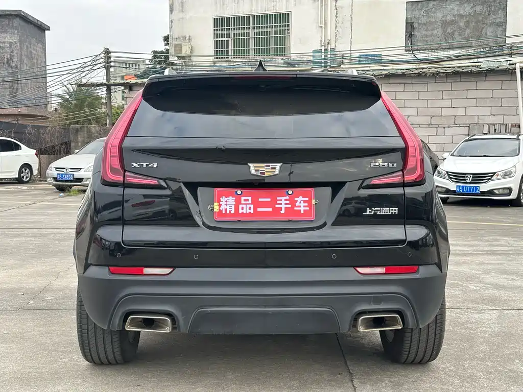 CADILLAC XT4