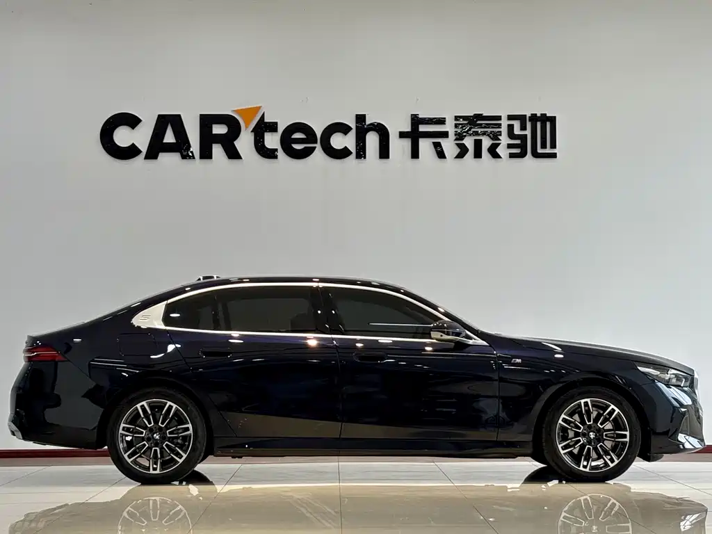 BMW 5 Series — миниатюра 4