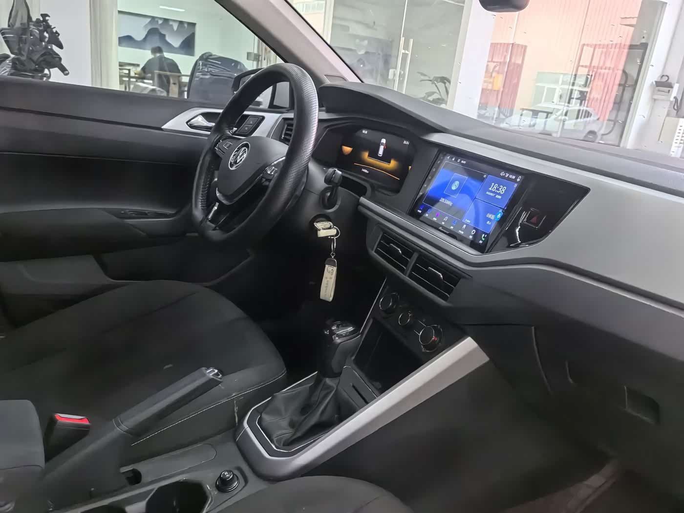 Volkswagen Polo 1.5 л 2023 г. Белый, пробег 14000 км